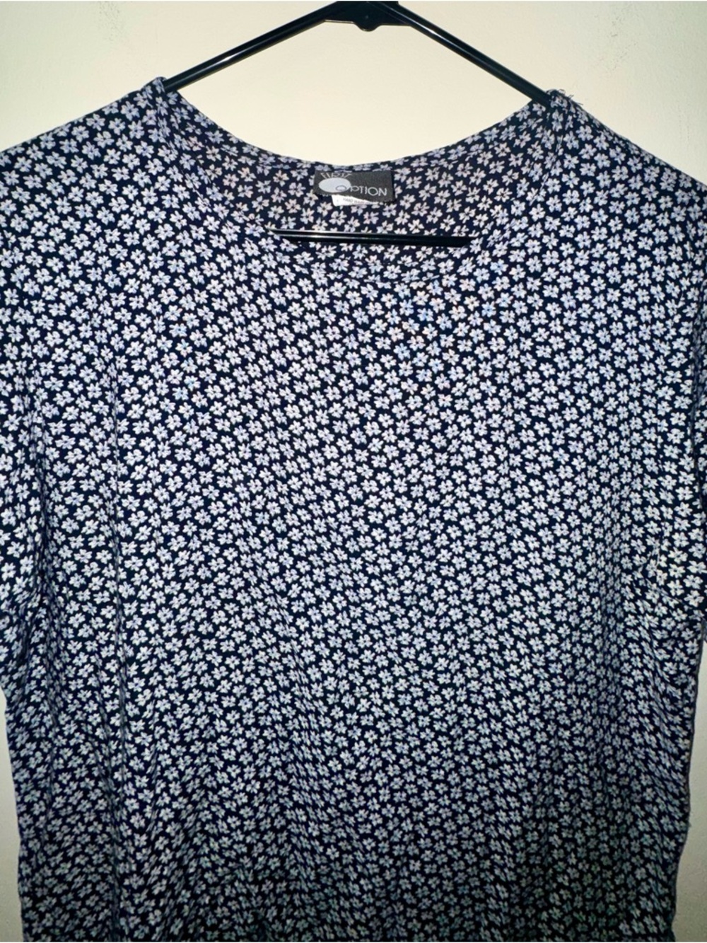 Vintage First Option Made in USA 🇺🇸 Navy & White Floral Rayon Blouse - Picture 2 of 8